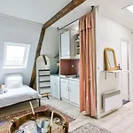 Parisian studio near Place de la République